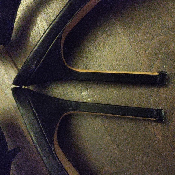 Manolo Blahnik Black Leather Slingback Sandals - Picture 5 of 11